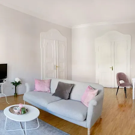 Designer Altbauwohnung Im Herzen Leipzigs