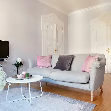 Designer Altbauwohnung Im Herzen Leipzigs *